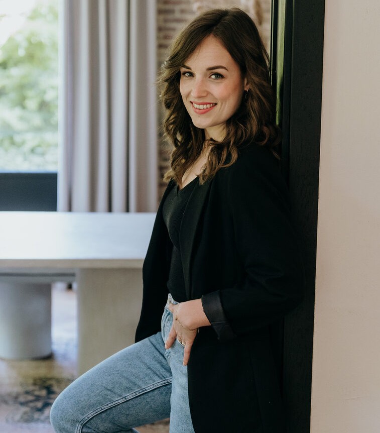 Op deze foto zie je Nicole van Roekel, oprichter van de succes met affiliate marketing cursus