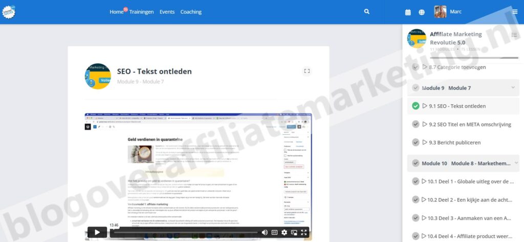Op deze foto zie je de Affiliate Marketing Revolutie van Jacko Meijaard, mijn #3 van beste affiliate marketing cursus